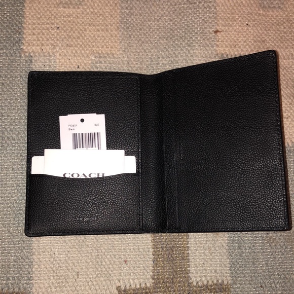 🆕 Coach Leather Passport Wallet - Picture 3 of 3